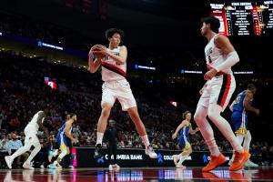 美网友：裁艾顿裁得好啊 杨瀚森球商追上节奏 但回防背对球得改改