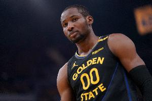 NBA官方：库明加与裁判进行不当接触+持续追逐裁判被罚35000美元