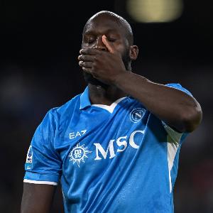 父亲遗体被拿去敲诈！邮报：亲戚威胁卢卡库多给钱，才肯放行遗体