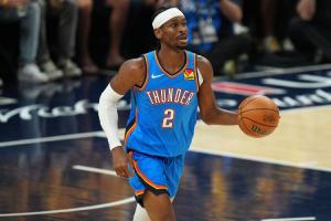 亚历山大：大学时我用表现让教练不愿把我换下 后22场全部首发