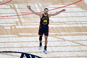 火热开局的重要性？库里：每个赛季都希望如此 上赛季中期脱轨了