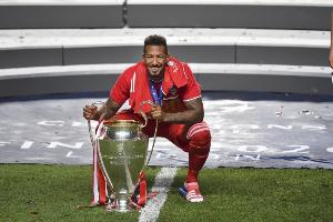 博阿滕因家暴事件遭球迷抵制，拜仁发言人：他并不是回来工作