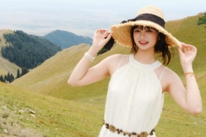 小杨在替补席落泪了！杨瀚森女友晒驾车照打趣：接小哭包咯