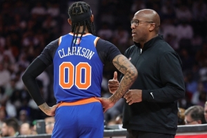 迈克-布朗：赛前就计划让10名球员上场 想重点考察一些球员