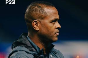 率队无缘世界杯！官方：49岁印尼主帅克鲁伊维特下课 执教仅9个月