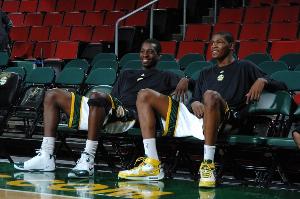 前队友：还记得杜兰特头回喝葡萄酒的样子 他想更成熟想融入球队