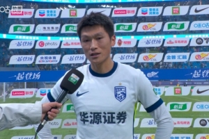 郑浩乾坦言，在大连的主场比赛面临诸多挑战，无论是场地条件还是天气状况都需要球队去积极适应，并且强调每一场比赛都应该以决战的姿态去全力以赴。