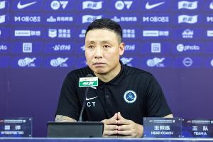 足球报指出，新鹏城若能战胜国安，基本就能确保保级成功，陈涛已在15天的绝境中带领球队完成了求生任务。