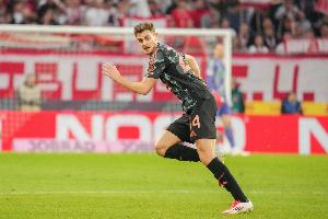 拜仁官方：斯坦尼西奇恢复球队合练，格纳布里进行个人有球训练