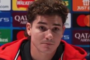 英语没还给老师！赛前发布会记者英语提问，小蜘蛛笑着表示听懂了