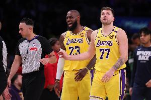 考辛斯：詹姆斯正式成为了球队的二号人物 他需要适应副手的角色