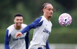 热刺名宿：哈维-西蒙斯状态低迷，他的表现远远不够好