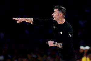 雷迪克：我们昨天转换时未能有效盯防射手 这是比赛第二重要任务