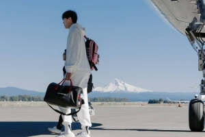 杨瀚森：一个赛季都要背粉色小书包 里面不会放东西就是个装扮