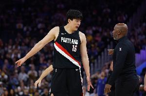 媒体人：主帅离开可能对板凳末端年轻人影响最大 小杨的路不平坦