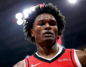 半场4犯！阿门：裁判的某些判罚让我难以置信 但我也必须更加谨慎