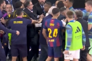 安保介入！皇马巴萨赛后爆发大规模冲突，维尼修斯亚马尔等人参与