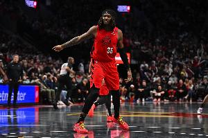 罗威谈本场表现：那次扣篮感觉很棒 那个上篮是自然形成的机会