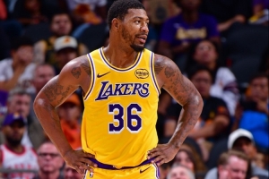 雷迪克：斯玛特必须成为球队身体对抗的领导者 他须为此定下基调