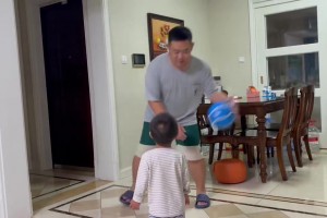 爸爸带娃：没有危险的时候爸爸就是最大的危险