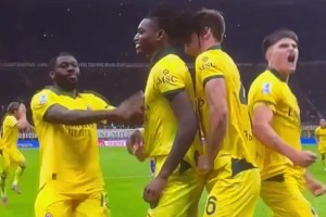 莱奥：我要脱衣庆祝下。队友”斯到普“！”斯到普“！