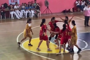 女篮比赛惊现四保一战术，这真的不是移动挡拆吗