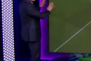 喜剧演员？名场面：卡拉格以为屏幕掉下来了，亨利笑到流泪！