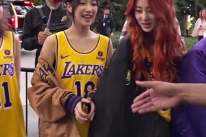 最萌身高差！名场面：魔术师热情迎接女团成员！都很漂亮啊~