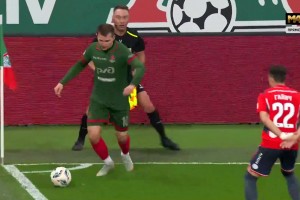 普斯卡什候选！俄超惊现零度角进球，队友抱头不敢相信