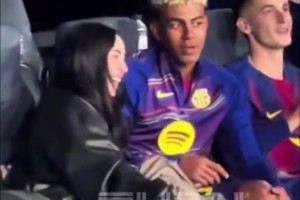 赛后亚马尔把女友介绍给了弗里克，像儿子向父亲介绍女友