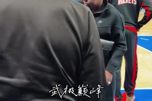 杜兰特在老主场也被嘘，他只有妈妈一个后盾了
