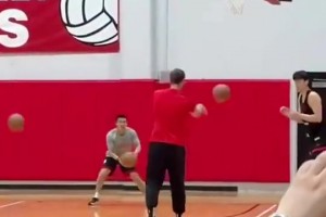 都看在眼里的！杨瀚森此前跟着斯普利特训练：定点三分12中11