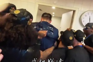 开拓者任命助教斯普利特为临时主教练～