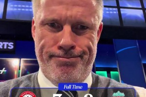 卡拉格看到利物浦被绝杀后脸色瞬间变化，你这小老头真会玩