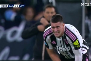 失良机！孔塞桑速度生吃对手传中！弗拉霍维奇打门没进自己还伤了