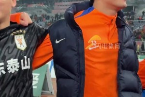 被迫庆祝的孙启航、做鬼脸的高准翼，泰山队赛后谢场亮点太多