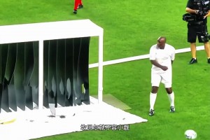 人类脚头力量天花板！15个泡沫板轻松击穿，第一个简直无敌了！