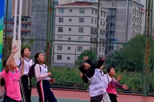 她是怎么做到全场个子最小但又这么厉害