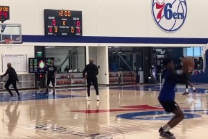 保罗·乔治进行运球外线投篮训练...